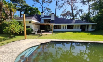 VENTA DE CASA DE 5 DORMITORIOS EN MANSA PUNTA DEL ESTE
