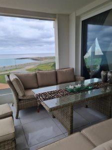 Apartamento en primera linea - 4 dormitorios Pinares Playa Mansa. - VLX6104A