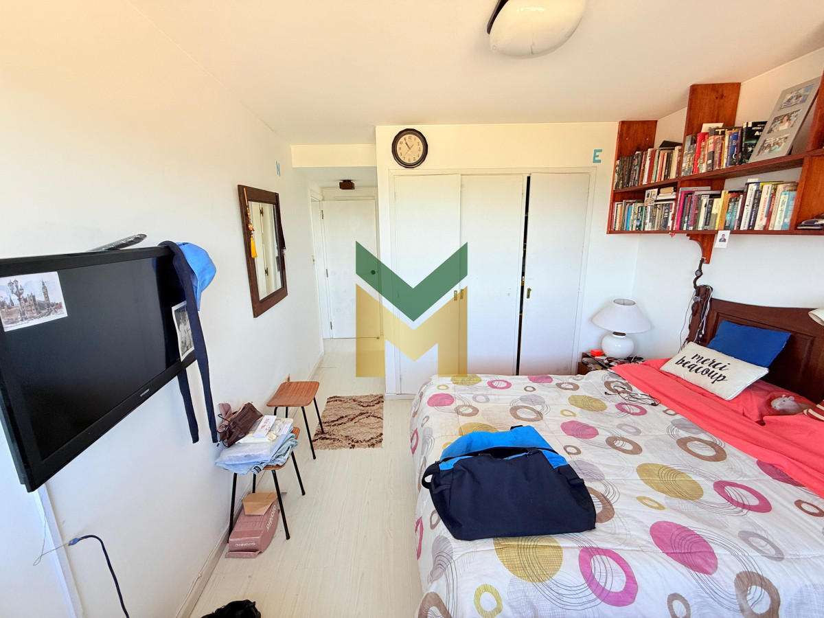 Apartamento ID.6097 - Apartamento con parrillero de 4 dormitorios frente al mar - Playa Mansa.