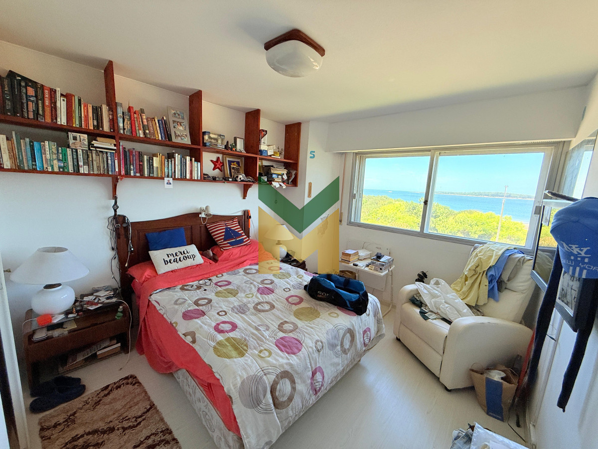 Apartamento ID.6097 - Apartamento con parrillero de 4 dormitorios frente al mar - Playa Mansa.