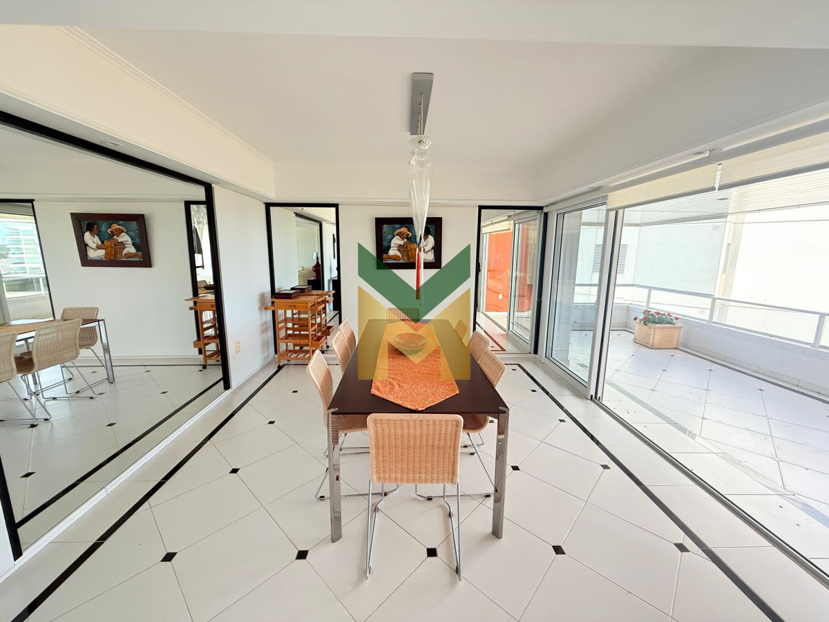Apartamento ID.6866 - Apartamento en Venta frente al mar Playa Brava