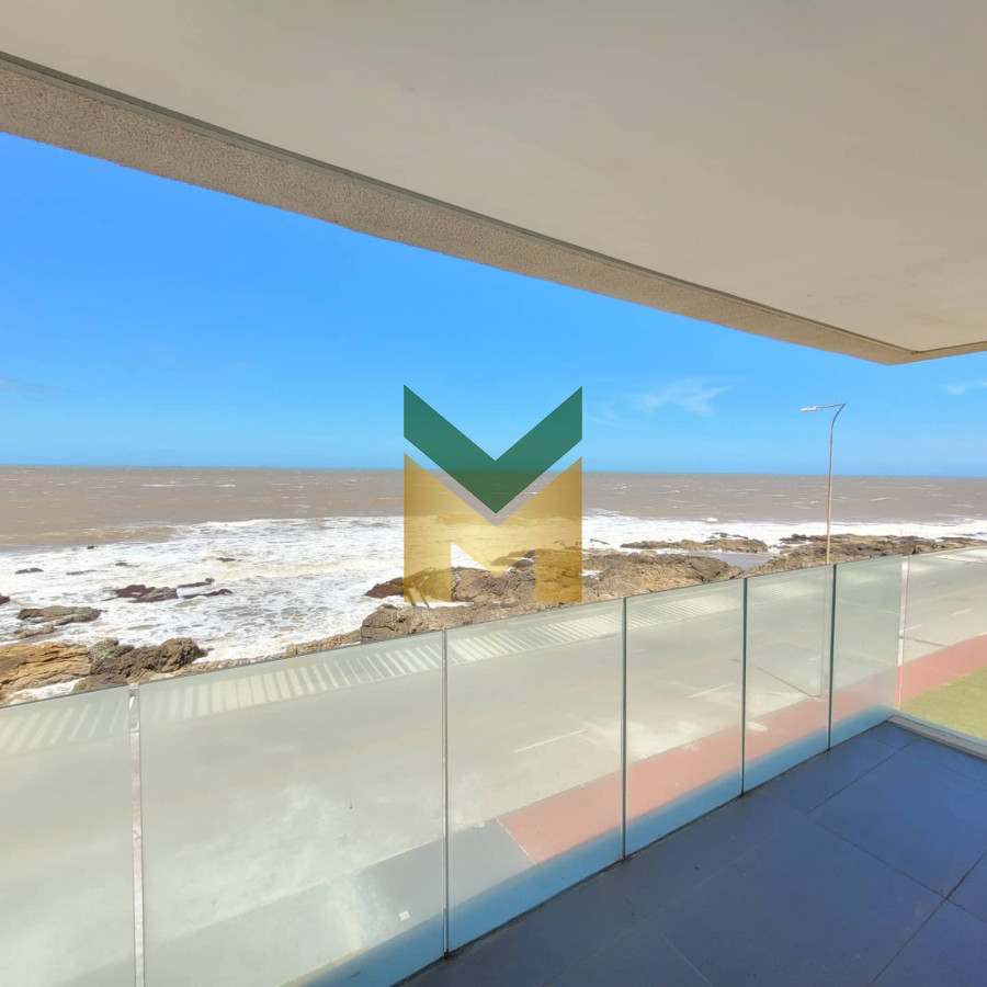 Apartamento ID.2140 - Apartamento en Venta, a estrenar, Primera fila Playa Brava - Punta del Este