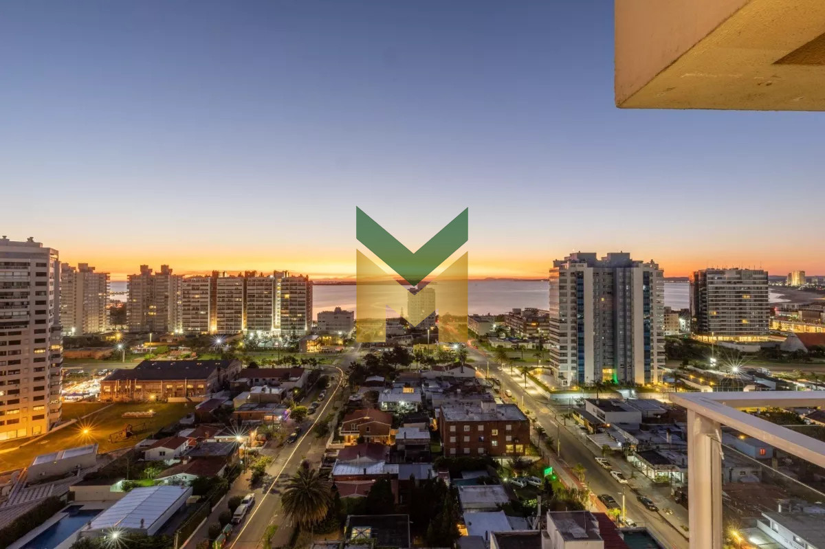 Apartamento ID.6121 - Apartamento en venta - 3 dormitorios a 200 metros del mar.