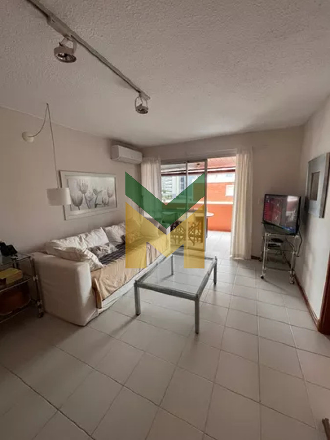 Apartamento ID.6109 - Alquiler de temporada - 2 dormitorios Playa Brava con parrillero a gas.