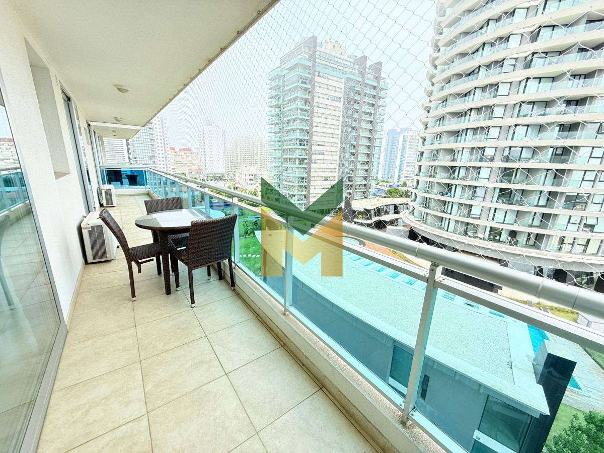 Apartamento ID.6048 - Apartamento en venta de 2 dormitorios, Proximo a Playa Brava y Mansa..