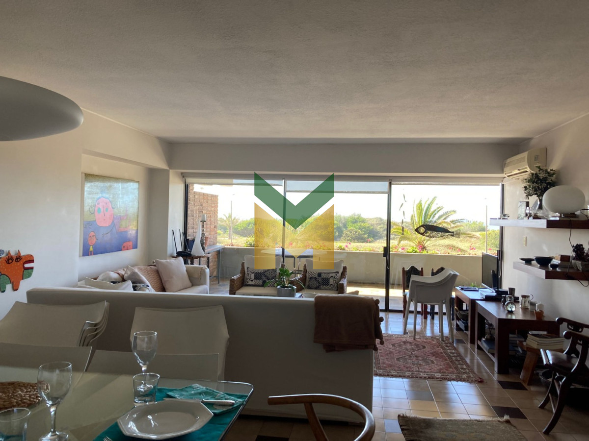 Apartamento ID.4930 - Venta Primera Linea Brava - 3 dormitorios Frente al mar.