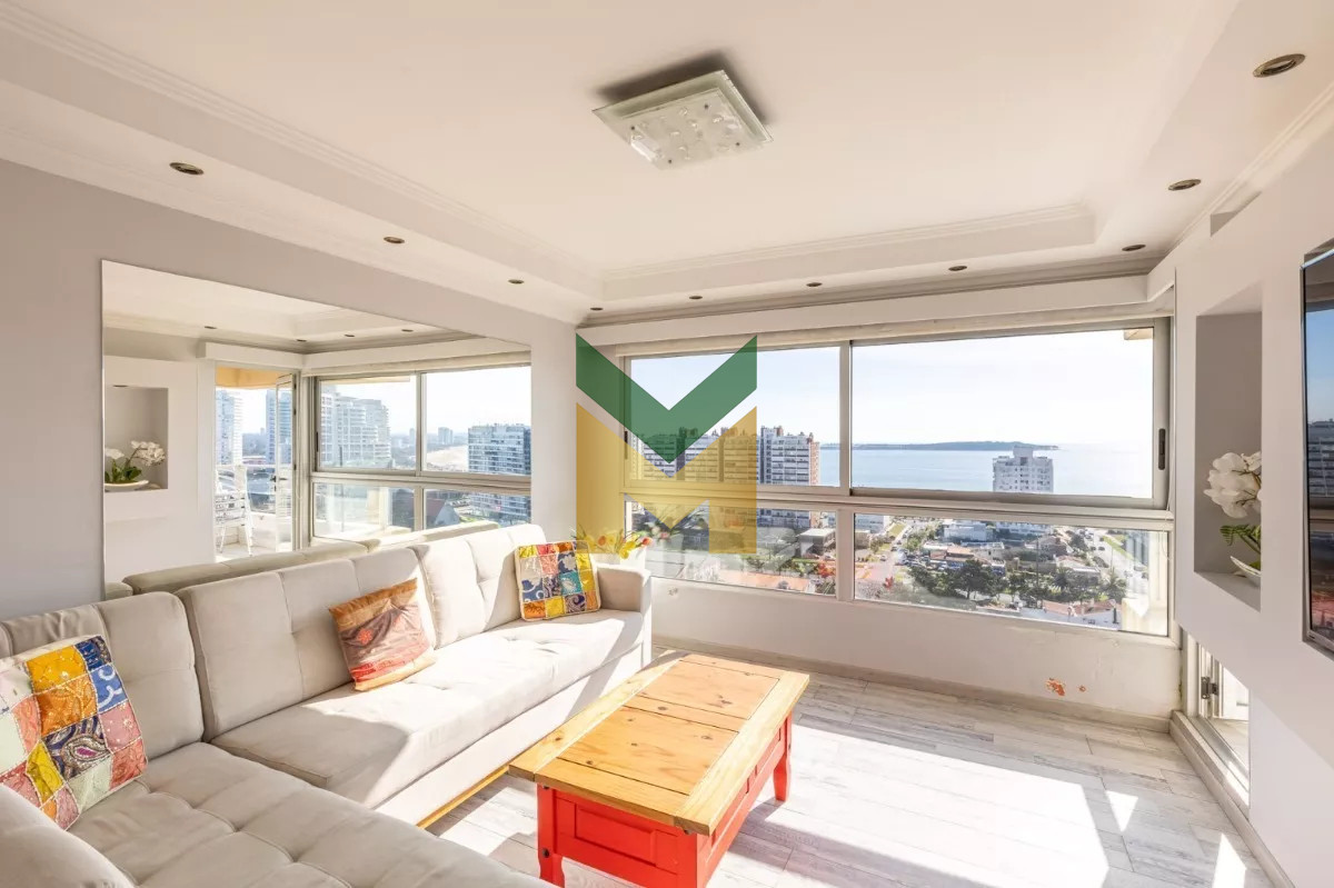 Apartamento ID.6121 - Apartamento en venta - 3 dormitorios a 200 metros del mar.