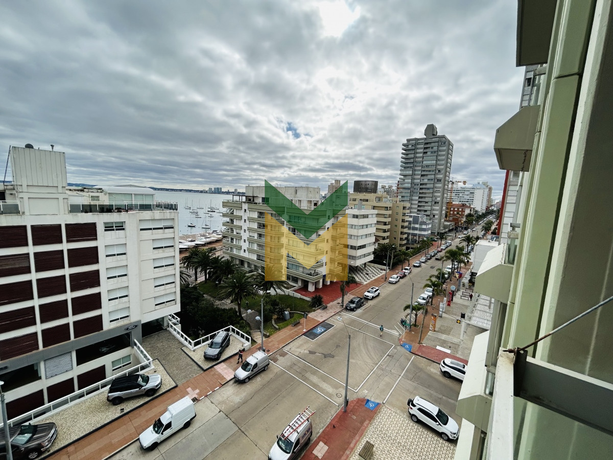 Apartamento ID.4396 - Apartamento en Venta Y alquiler Anual, zona Puerto, Punta del Este