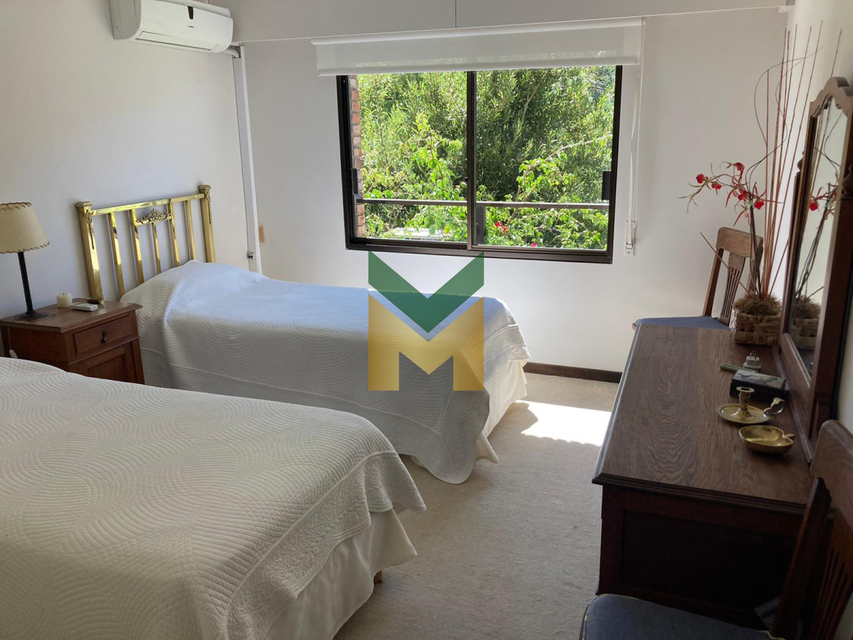 Apartamento ID.4930 - Venta Primera Linea Brava - 3 dormitorios Frente al mar.