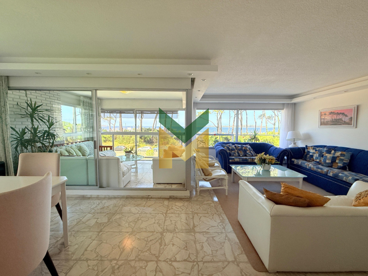 Apartamento ID.7077 - Alquiler 3 dormitorios Playa Mansa Frente Al Mar