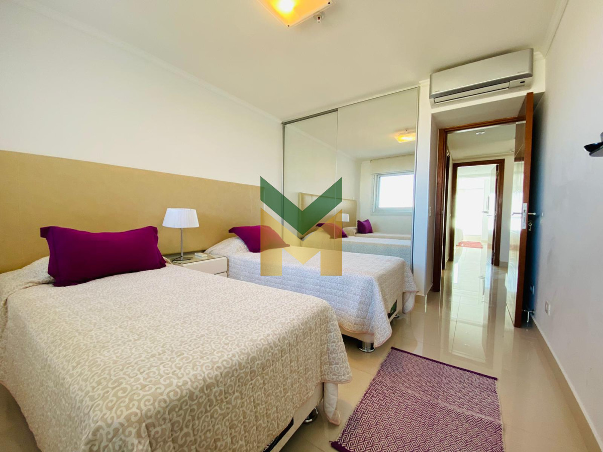 Apartamento ID.1235 - Apartamento en Venta en Torre de Categoría, Playa Mansa Punta del Este