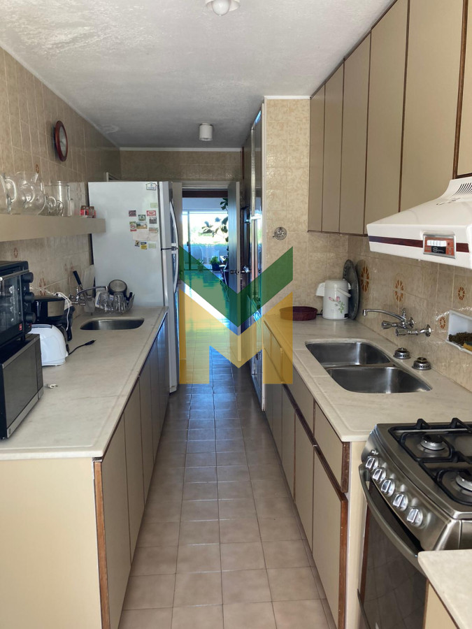 Apartamento ID.4930 - Venta Primera Linea Brava - 3 dormitorios Frente al mar.