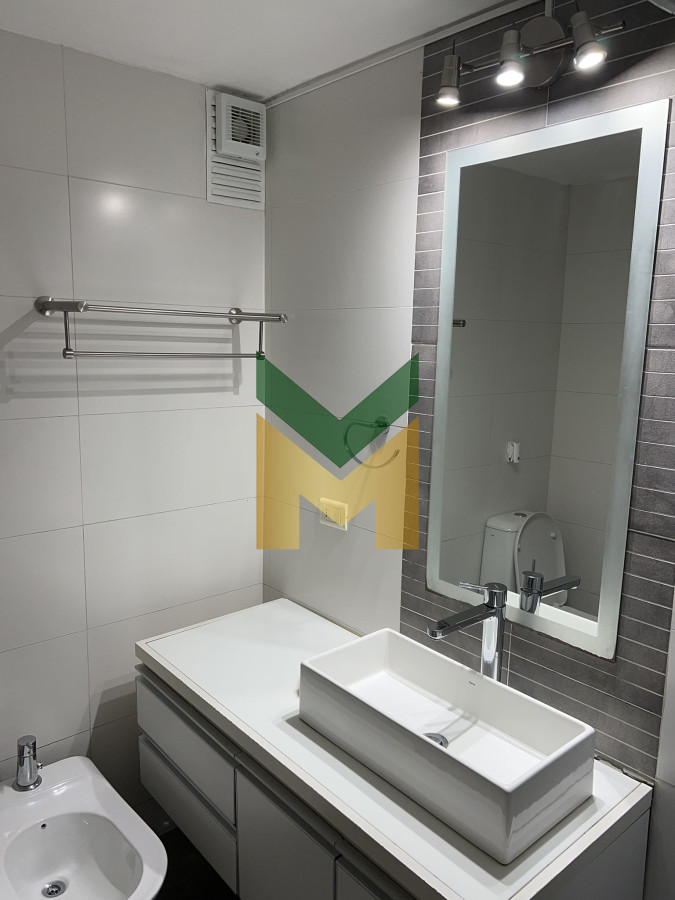 Apartamento ID.4717 - Apartamento en venta y alquiler de 2 dormitorios, Punta Del Este.