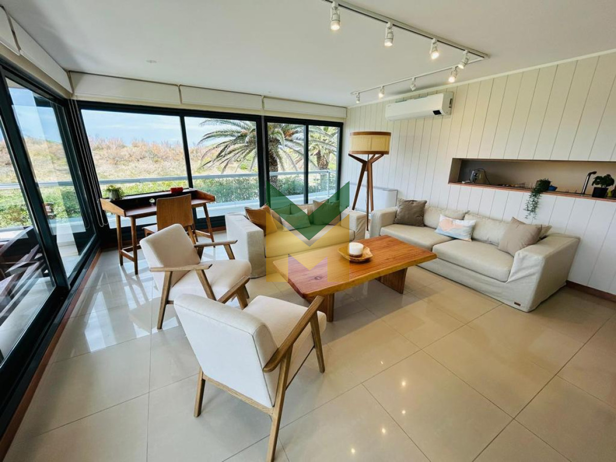 Apartamento ID.3231 - Apartamento en Venta, Playa Brava 3 dormitorios + servicio , Punta del Este