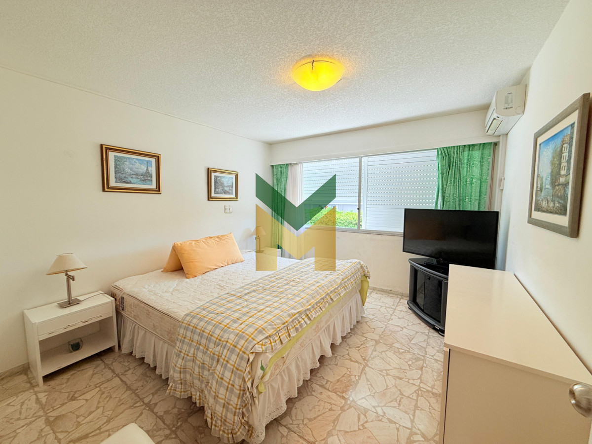 Apartamento ID.7077 - Alquiler 3 dormitorios Playa Mansa Frente Al Mar