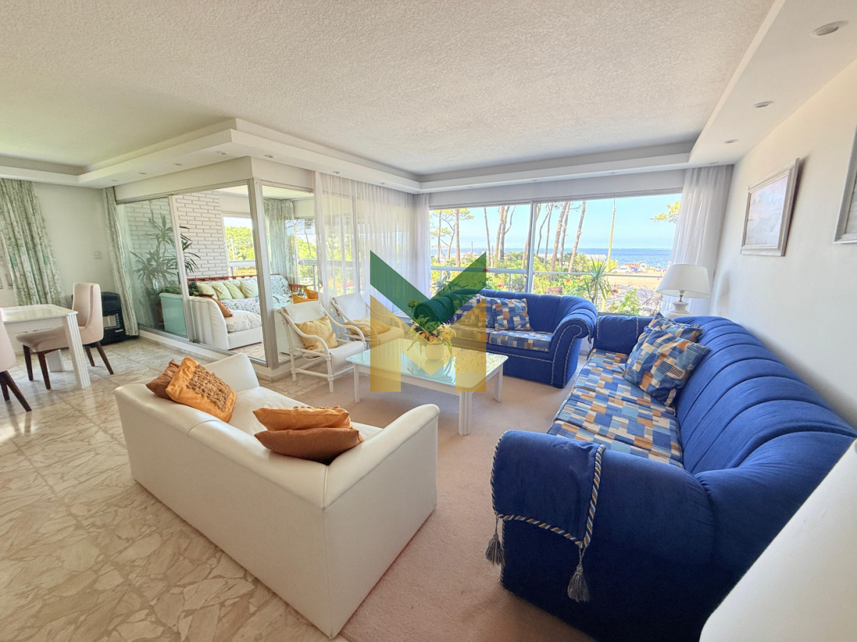 Apartamento ID.7077 - Alquiler 3 dormitorios Playa Mansa Frente Al Mar
