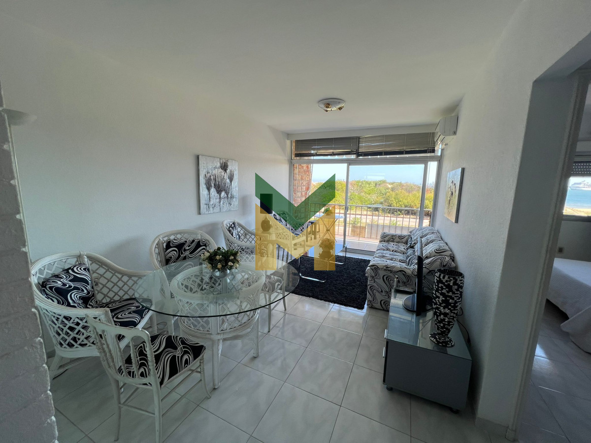 Apartamento ID.6006 - 2 dormitorios frente al mar - Playa Mansa.