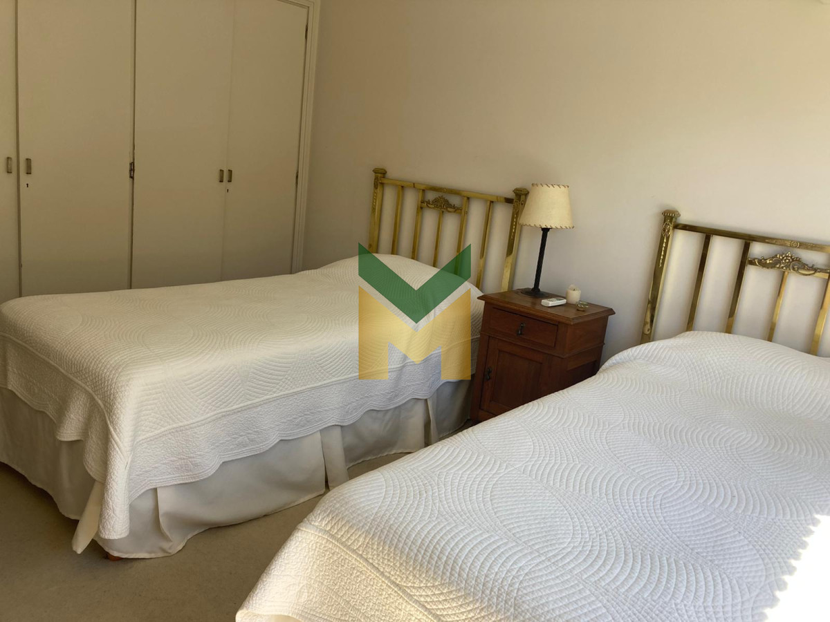 Apartamento ID.4930 - Venta Primera Linea Brava - 3 dormitorios Frente al mar.