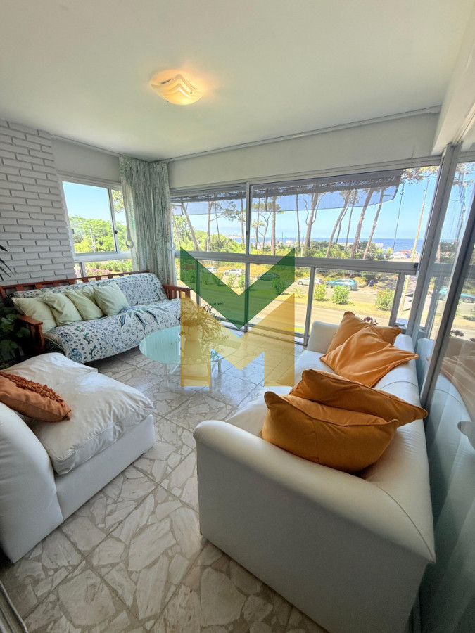 Apartamento ID.7077 - Alquiler 3 dormitorios Playa Mansa Frente Al Mar