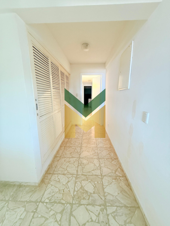 Apartamento ID.7077 - Alquiler 3 dormitorios Playa Mansa Frente Al Mar