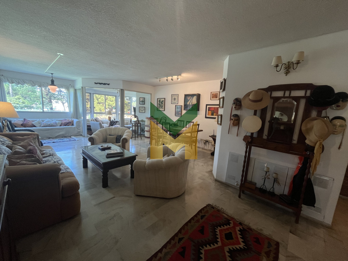 Apartamento ID.209 - Hermoso y amplio departamento en Roosevelt - Venta