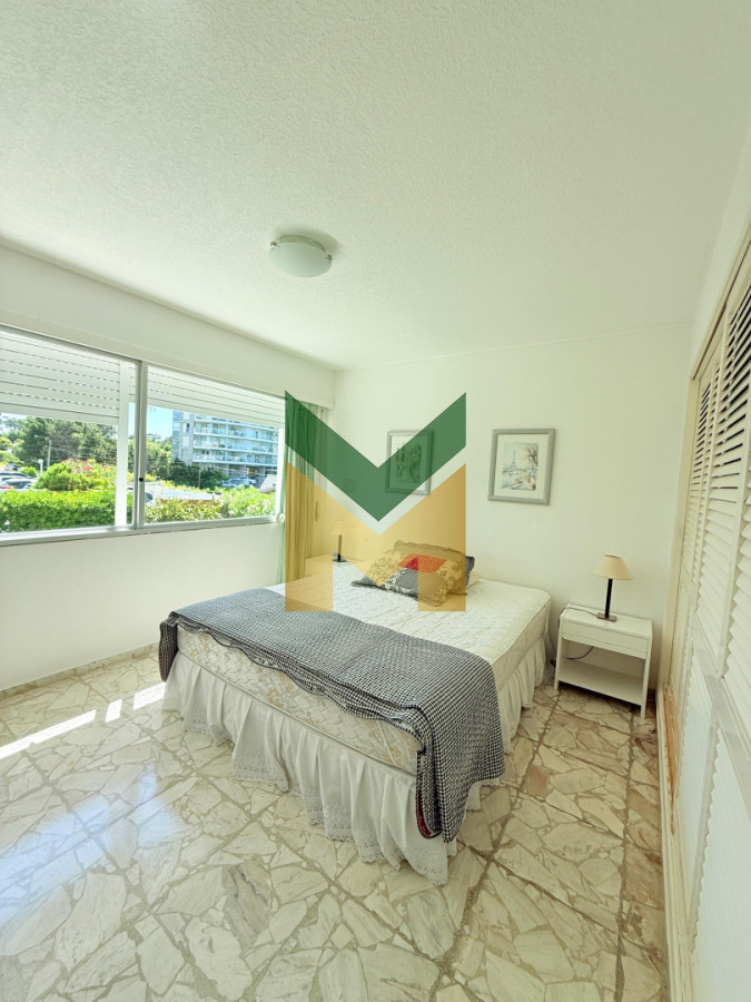 Apartamento ID.7077 - Alquiler 3 dormitorios Playa Mansa Frente Al Mar