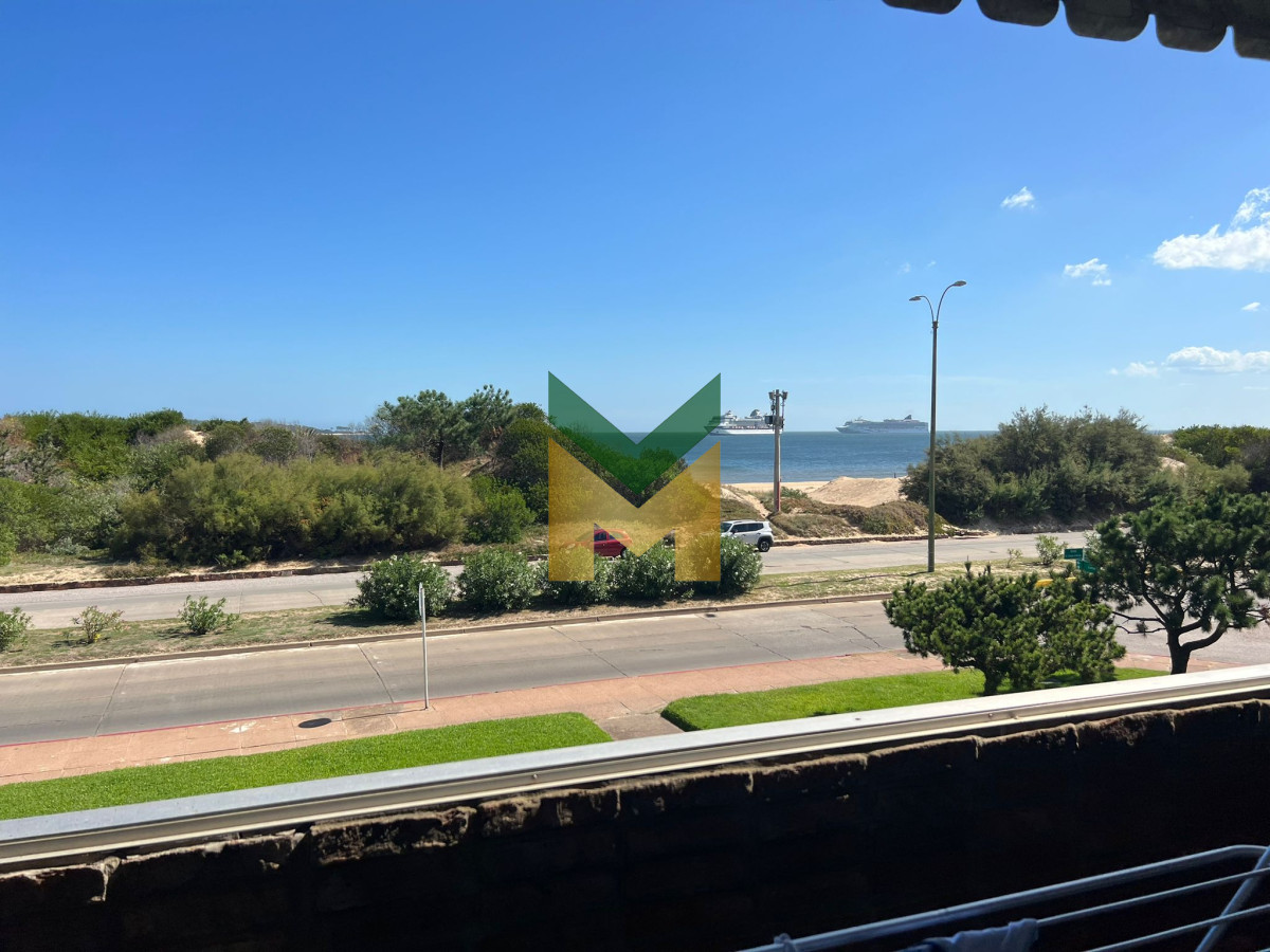 Apartamento ID.6006 - 2 dormitorios frente al mar - Playa Mansa.