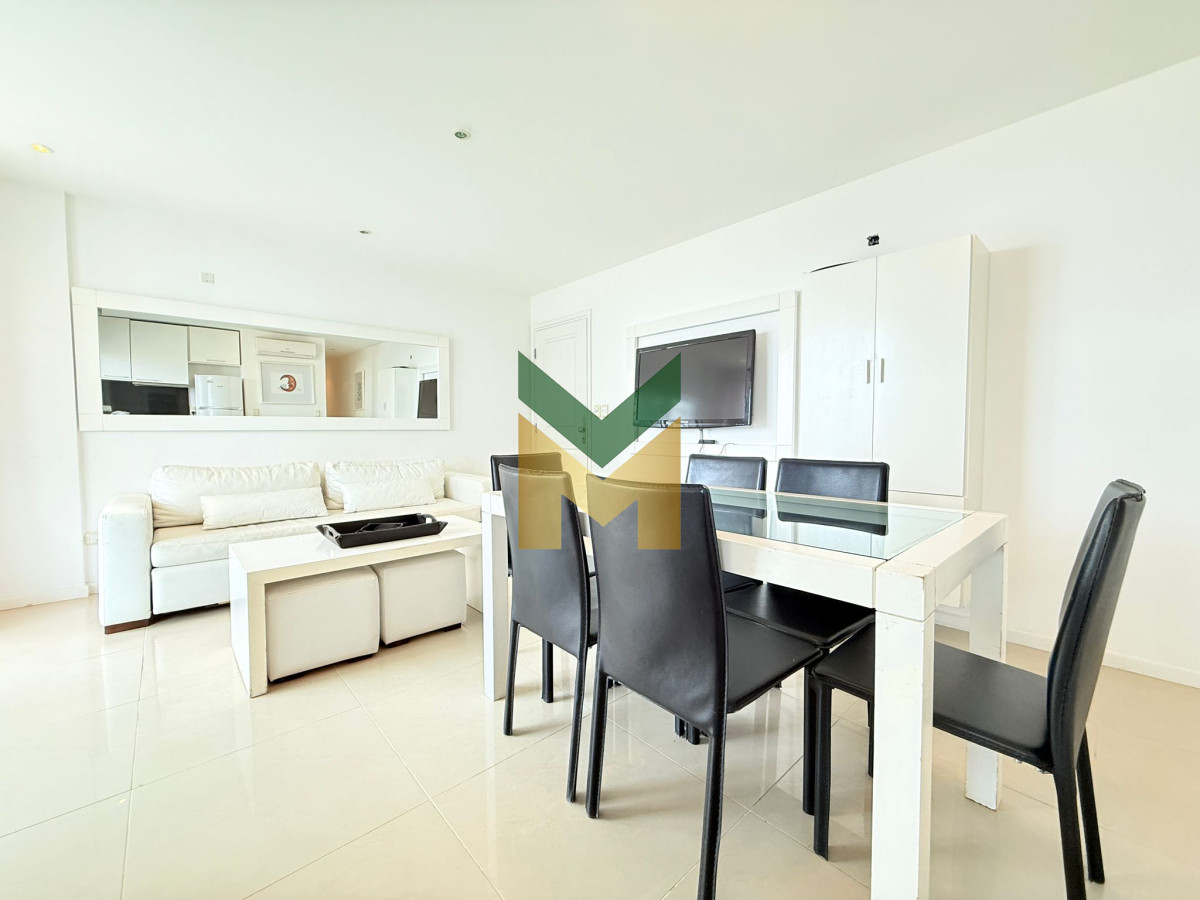 Apartamento ID.6048 - Apartamento en venta de 2 dormitorios, Proximo a Playa Brava y Mansa..