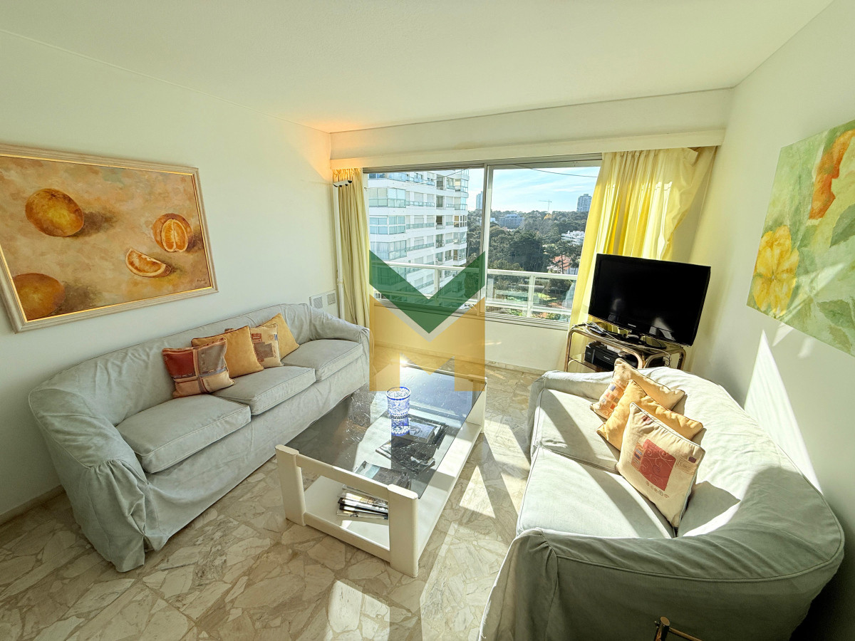 Apartamento ID.6479 - Apartamento en venta - 2 dormitorios y medio Playa Mansa