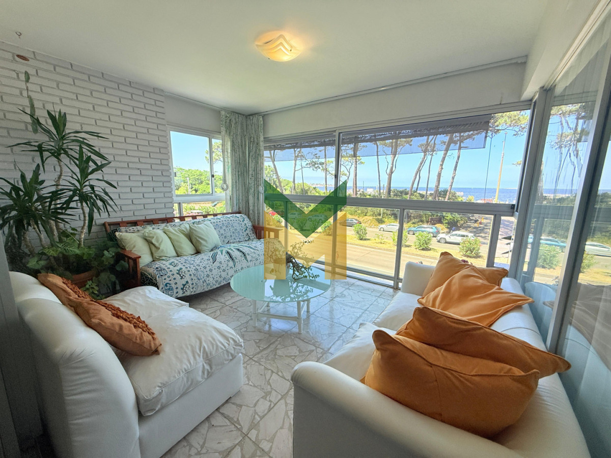 Apartamento ID.7077 - Alquiler 3 dormitorios Playa Mansa Frente Al Mar