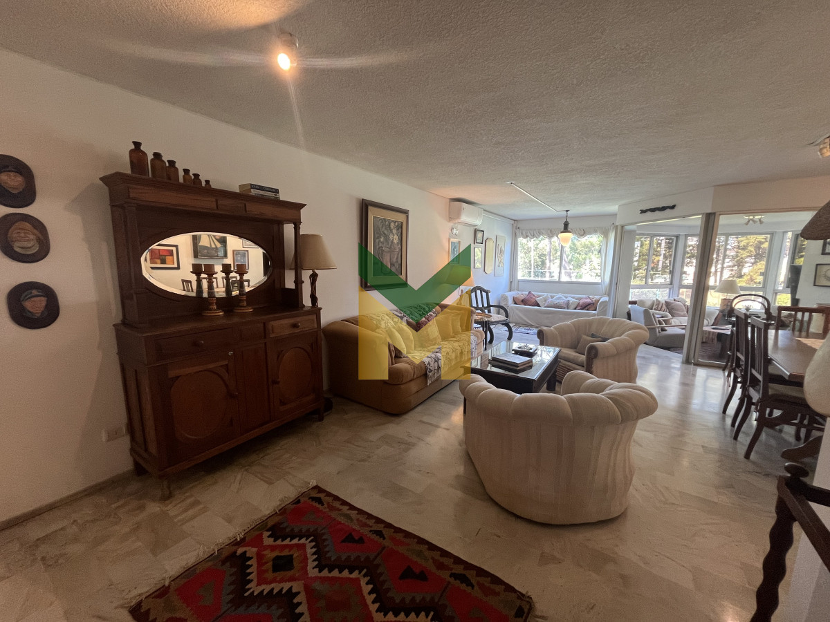 Apartamento ID.209 - Hermoso y amplio departamento en Roosevelt - Venta