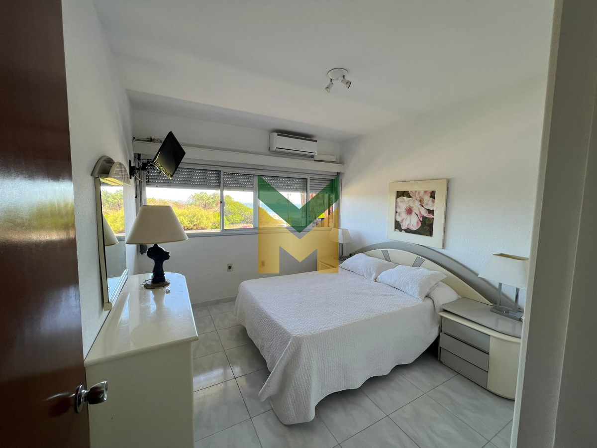 Apartamento ID.6006 - 2 dormitorios frente al mar - Playa Mansa.