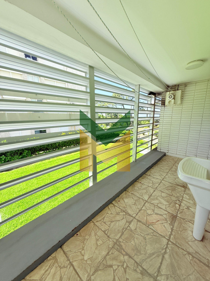 Apartamento ID.7077 - Alquiler 3 dormitorios Playa Mansa Frente Al Mar