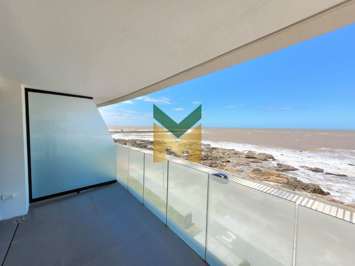 Apartamento ID.2140 - Apartamento en Venta, a estrenar, Primera fila Playa Brava - Punta del Este