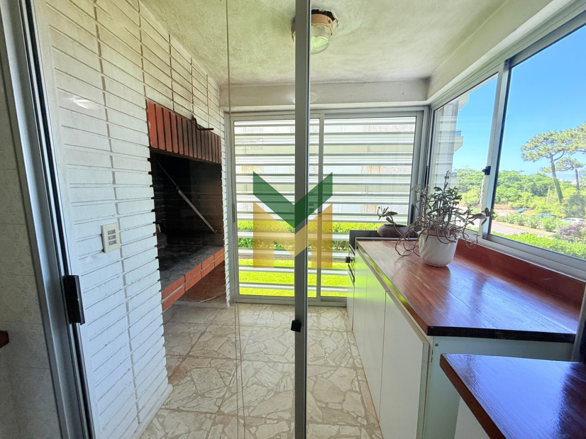 Apartamento ID.7077 - Alquiler 3 dormitorios Playa Mansa Frente Al Mar