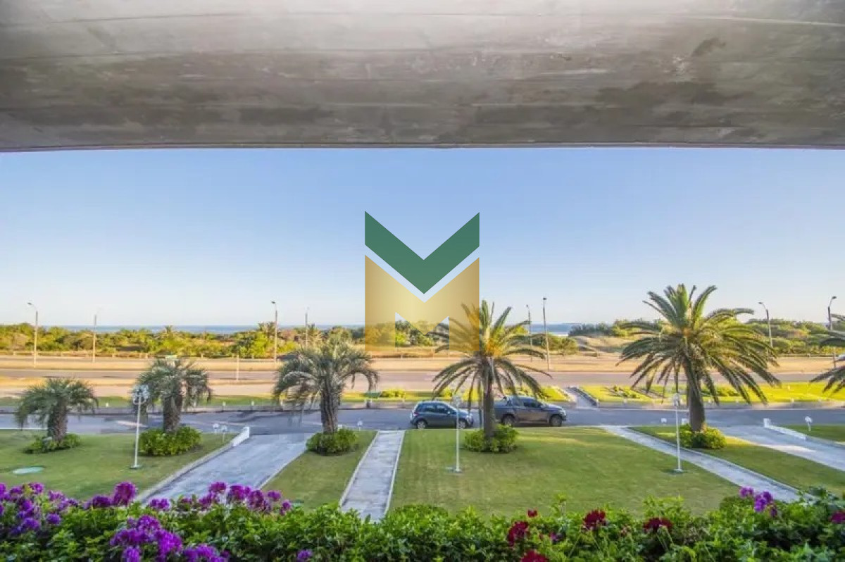 Apartamento ID.4930 - Venta Primera Linea Brava - 3 dormitorios Frente al mar.