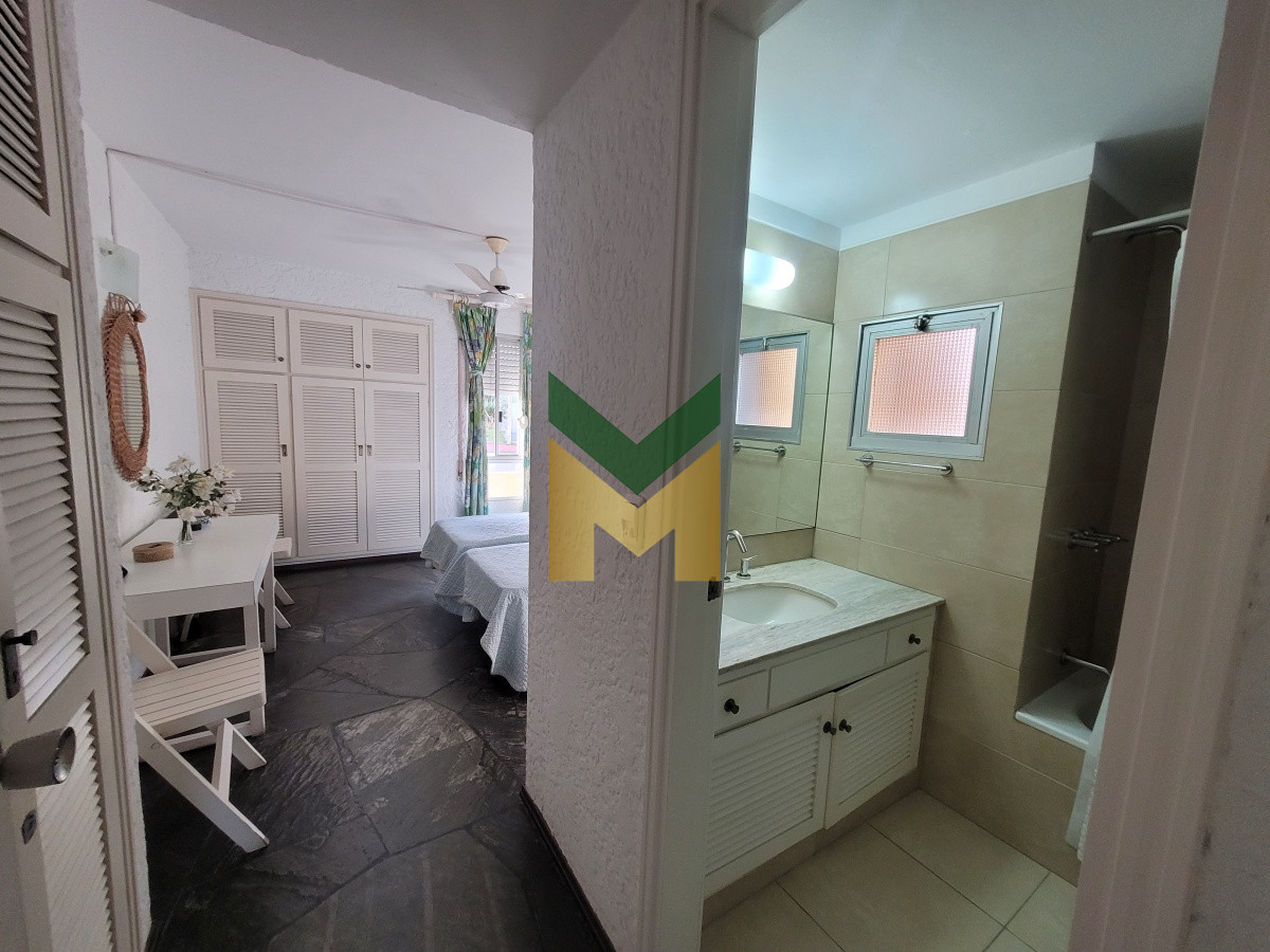 Apartamento ID.4240 - Alquiler anual apartamento en Punta del Este 
