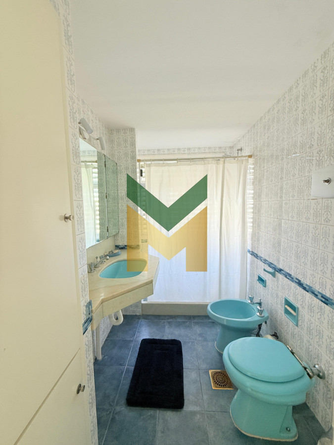 Apartamento ID.7077 - Alquiler 3 dormitorios Playa Mansa Frente Al Mar