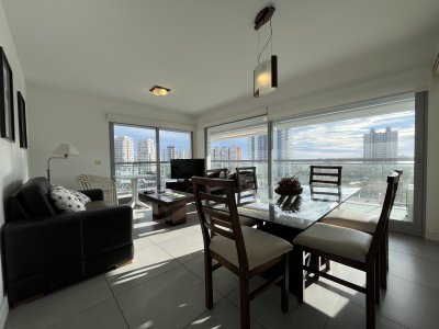 Alquiler Apartamento Torre Francia Con Parrillero, Vista Al Mar