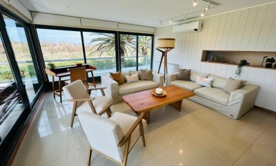 Apartamento en Venta, Playa Brava 3 dormitorios + servicio , Punta del Este