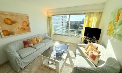 Apartamento en venta - 2 dormitorios y medio Playa Mansa