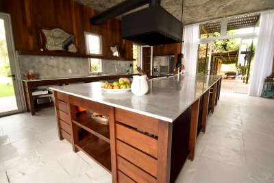 lujosa casa en venta y alquiler con helipuerto en san vicente primera fila, josé ignacio - vlx4569c