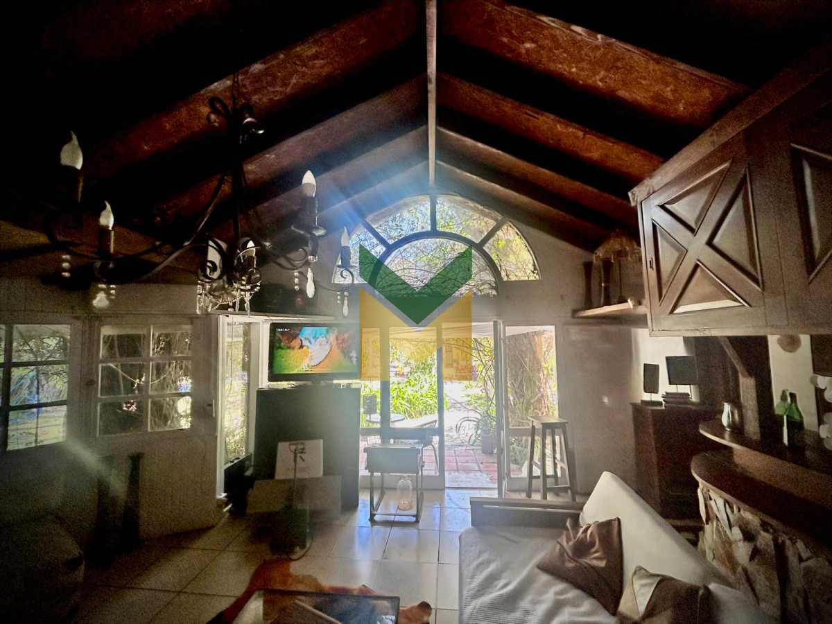 Casa ID.5820 - Casa en venta - Pinares 4 dormitorios + Dep completa.