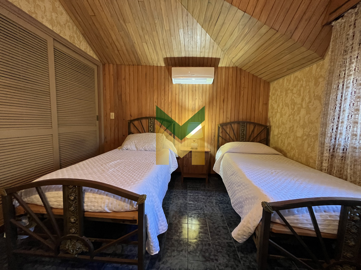 Casa ID.6634 - Casa en venta - 5 dormitorios Playa Mansa próximo al mar.