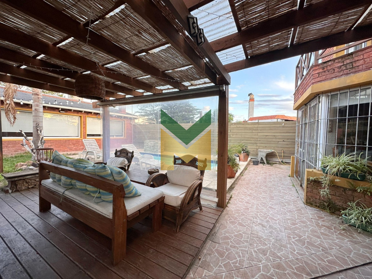Casa ID.5877 - Casa en venta Playa Mansa - 4 dormitorios 