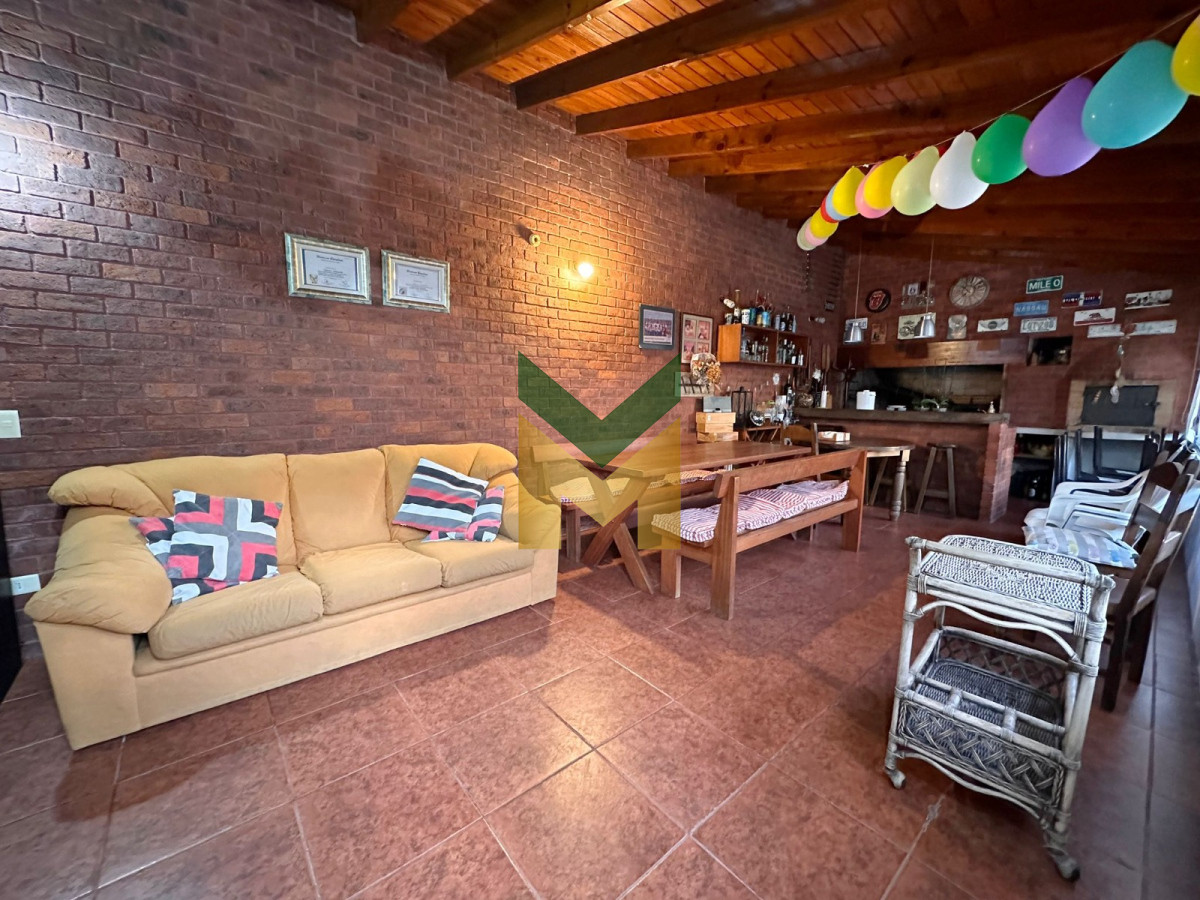 Casa ID.5877 - Casa en venta Playa Mansa - 4 dormitorios 