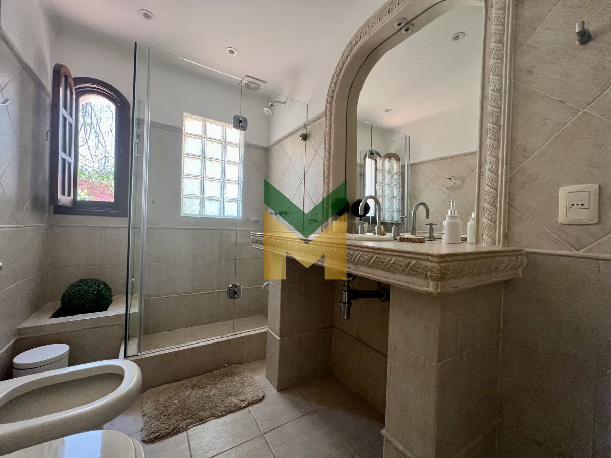 Casa ID.55 - Casa en alquiler anual 3 Dormitorios + Dependecia con baño.