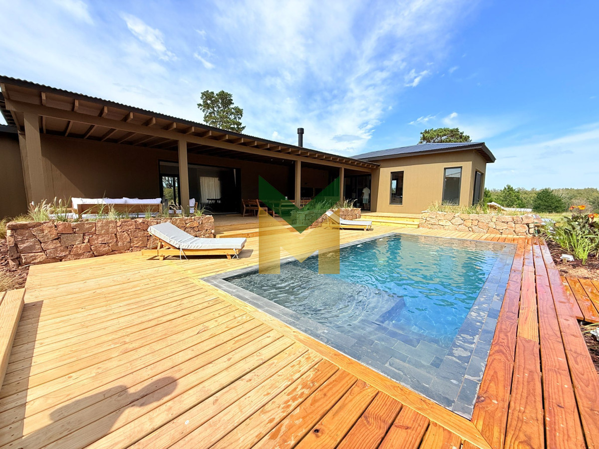 Casa ID.7035 - Casa en venta y alquiler - Barrio Privado La Barra