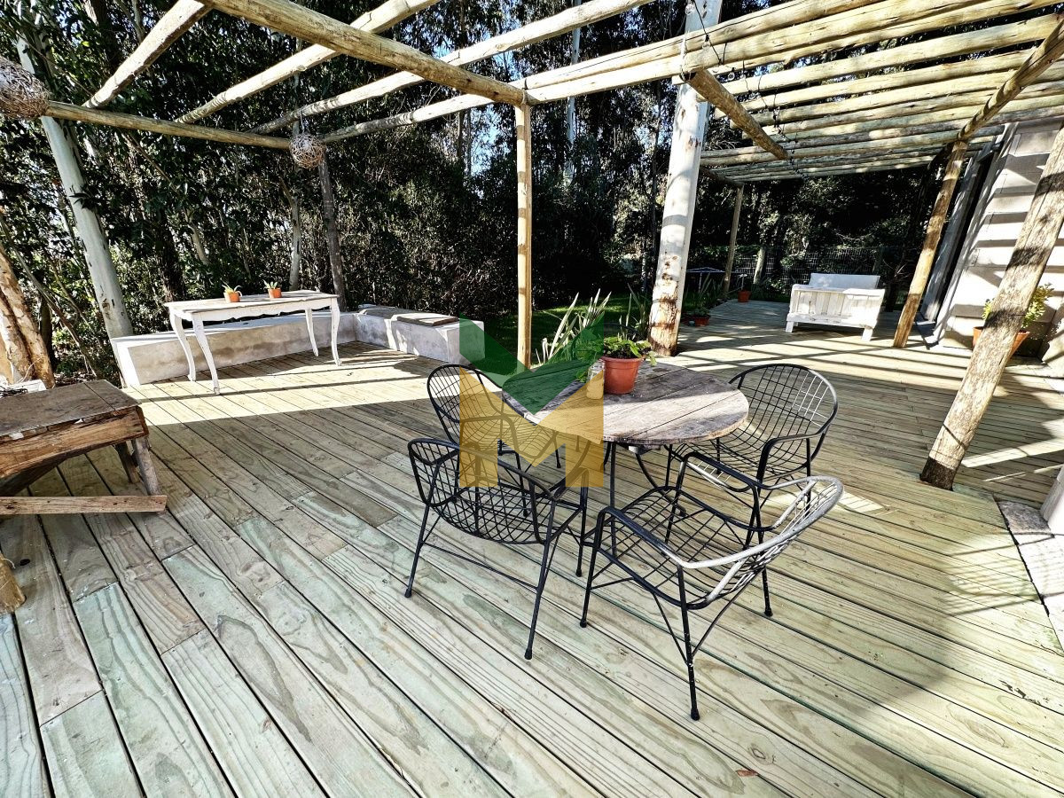 Casa ID.5415 - Casa En Venta, Parque Burnett.