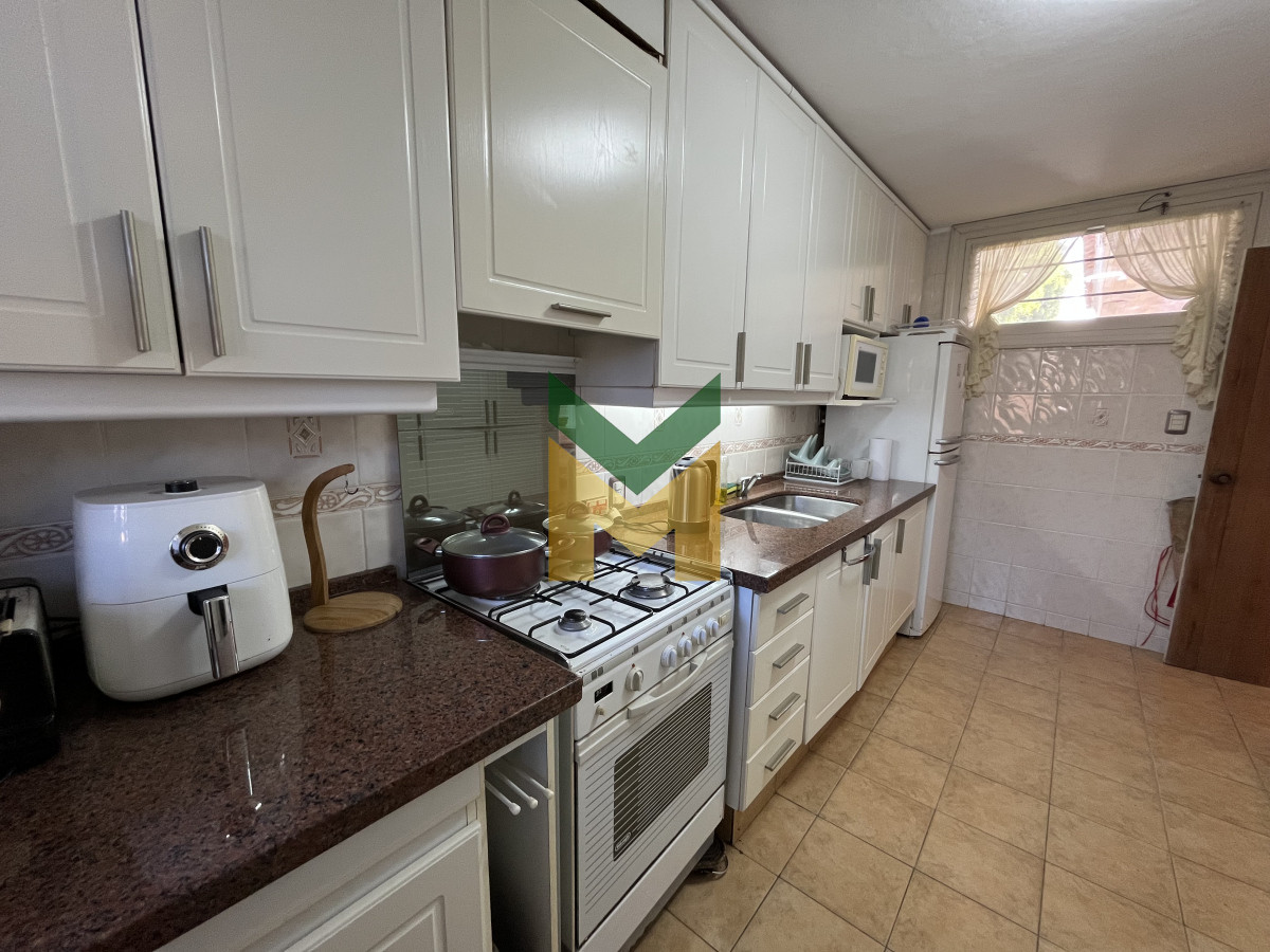 Casa ID.6634 - Casa en venta - 5 dormitorios Playa Mansa próximo al mar.